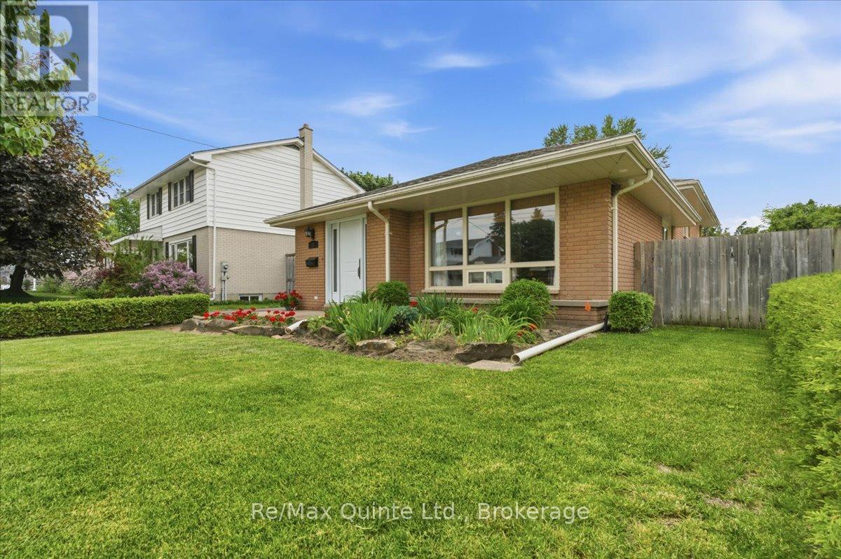 18 Plaza Square, Belleville, Ontario  K8N 4J3 - Photo 3 - X13411392