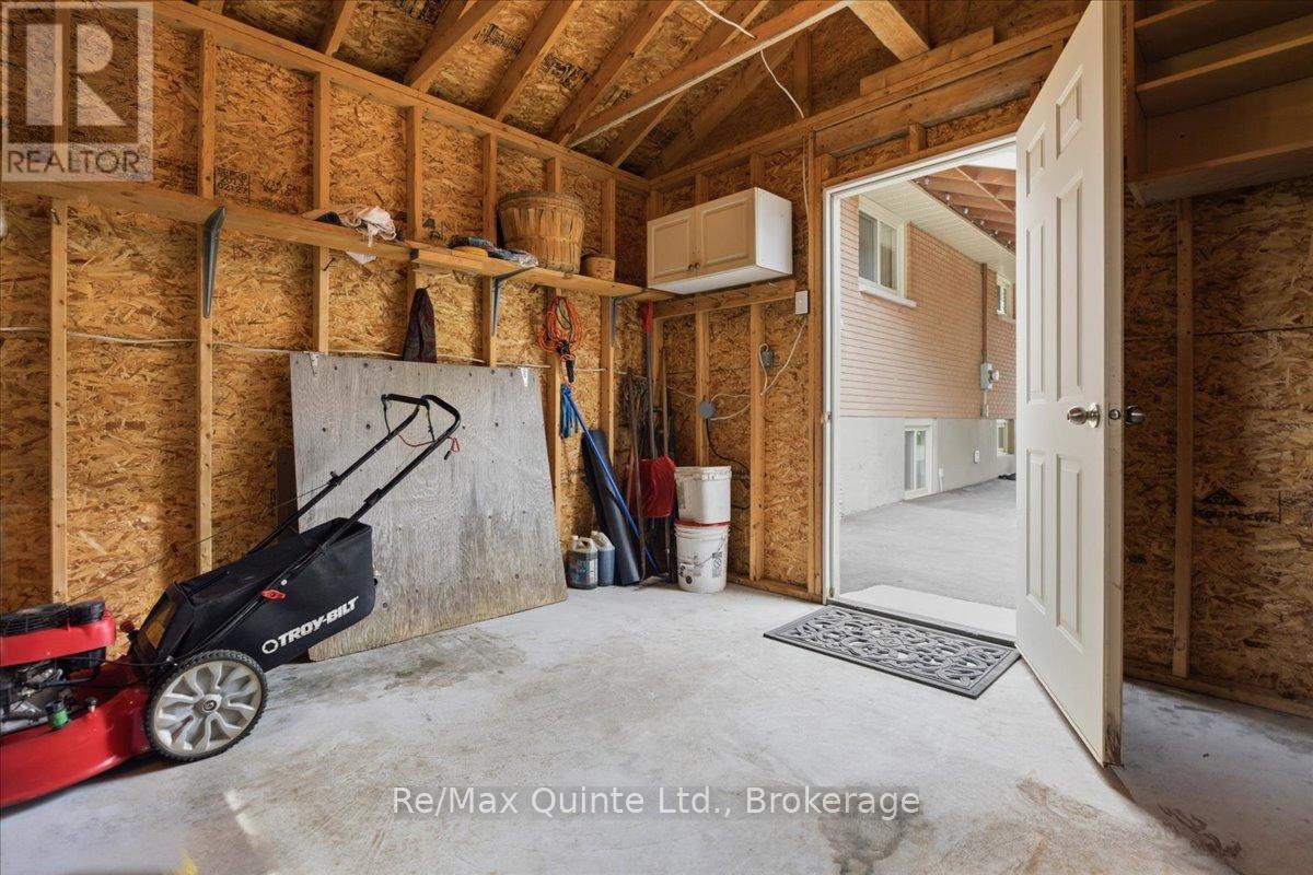 18 Plaza Square, Belleville, Ontario  K8N 4J3 - Photo 40 - X13411392