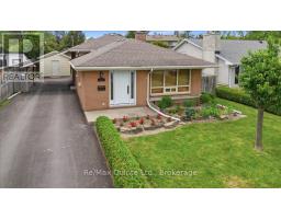 18 PLAZA SQUARE, Belleville, Ontario