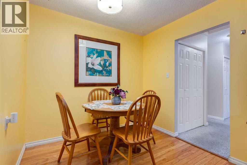 220 Oakridge Place SW, Calgary, Alberta  T2V 1V2 - Photo 7 - A2289948