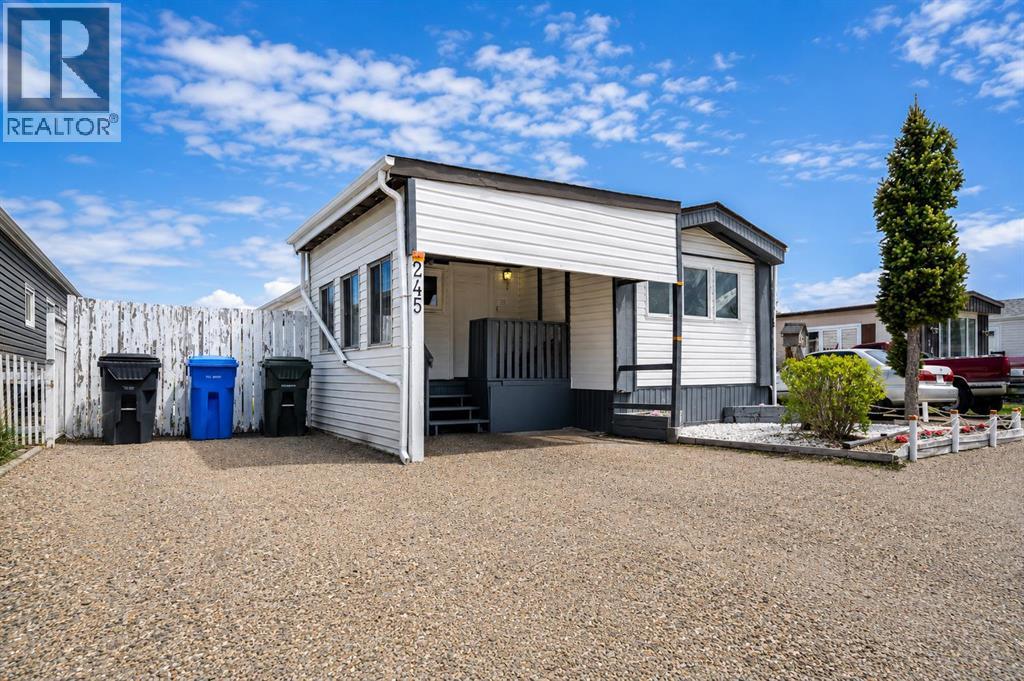 245 Fleet Street Sw, Medicine Hat, Alberta  T1A 7Z4 - Photo 2 - A2318687