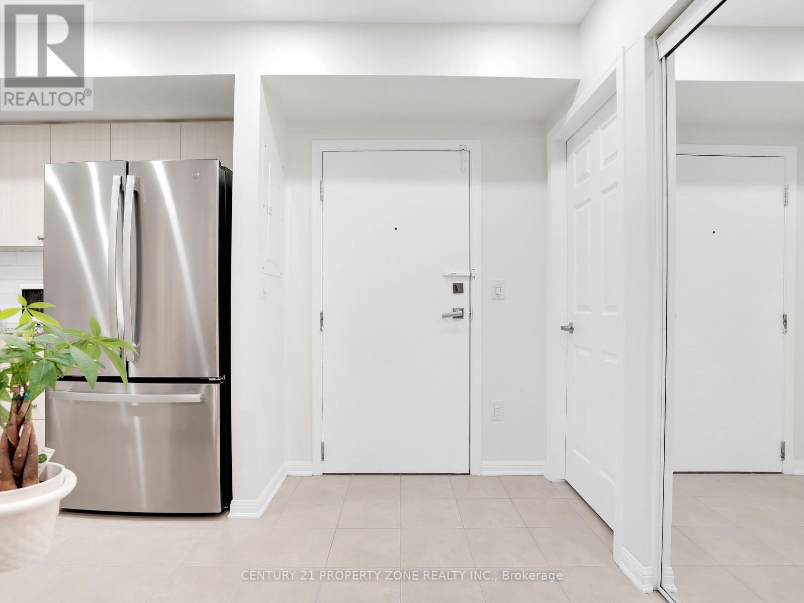 205 - 70 Baycliffe Crescent, Brampton, Ontario  L7A 0Z5 - Photo 2 - W13411396