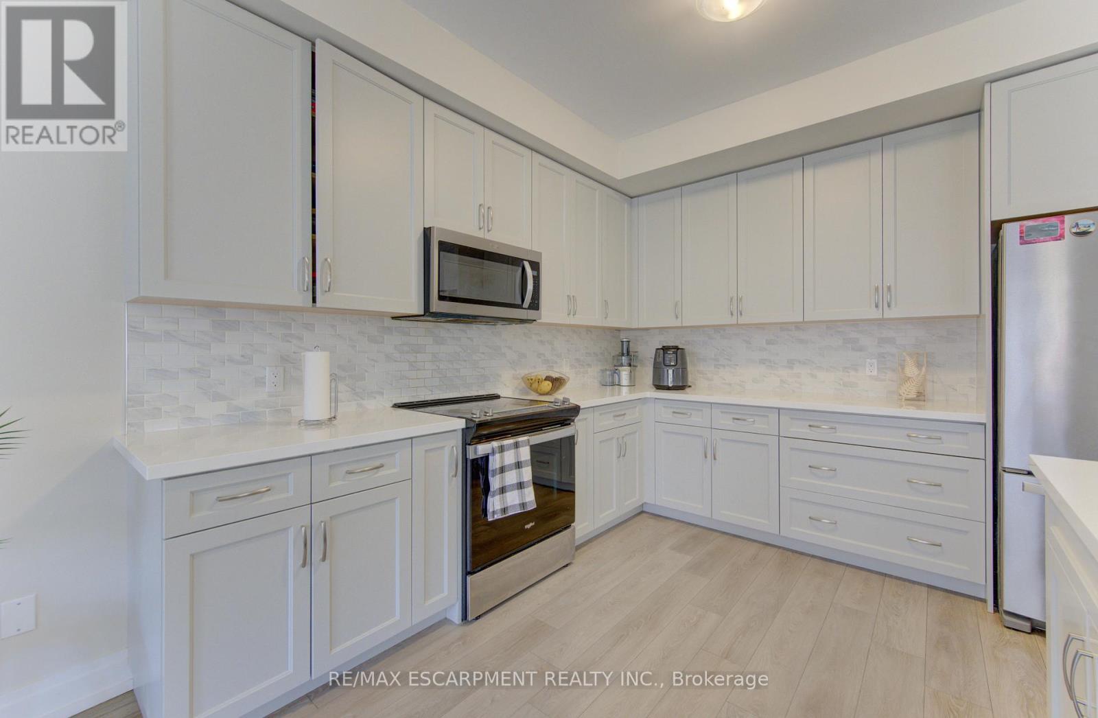 37 Great Falls Boulevard, Hamilton, Ontario  L8B 1X8 - Photo 16 - X13411398
