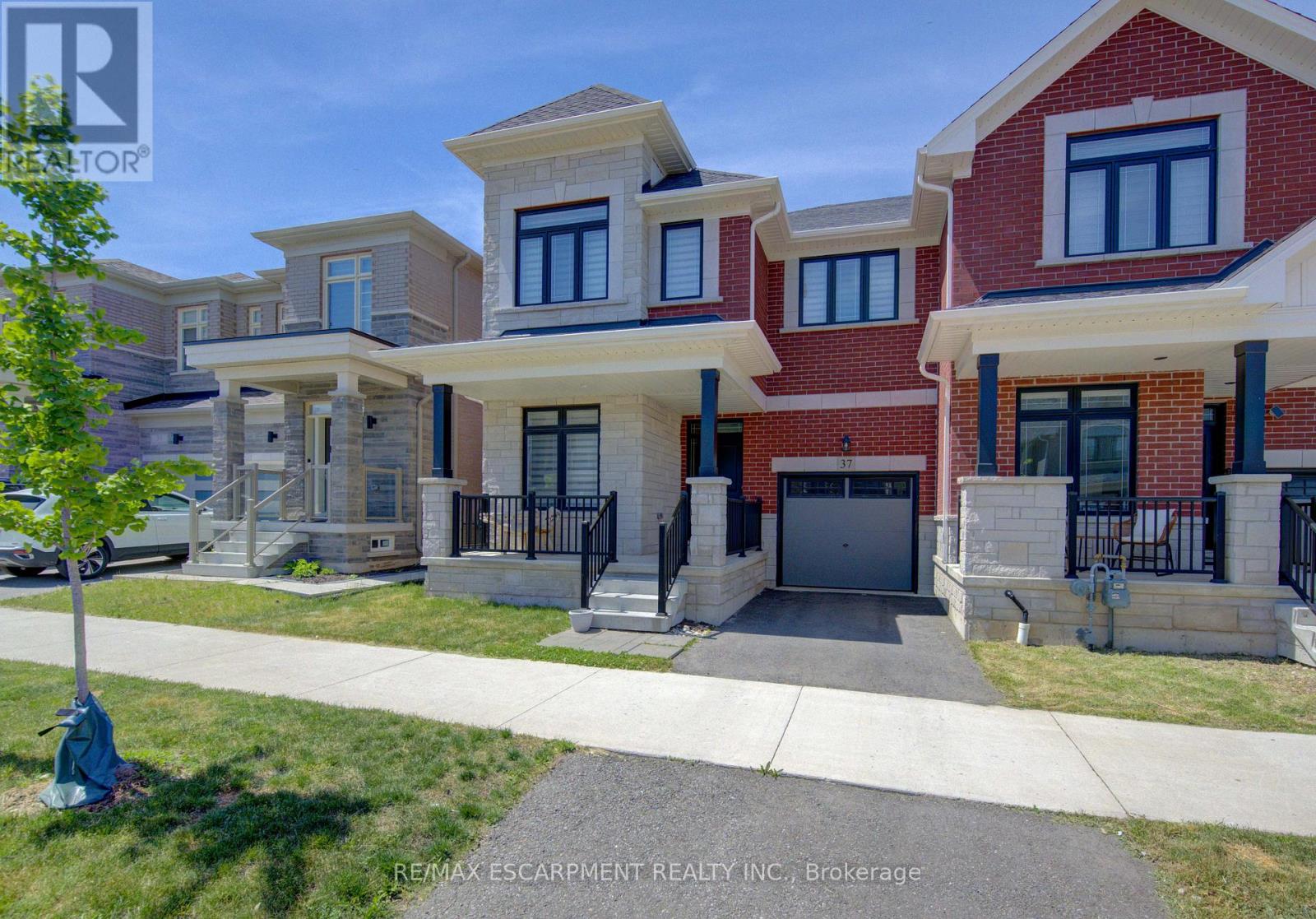 37 Great Falls Boulevard, Hamilton, Ontario  L8B 1X8 - Photo 5 - X13411398