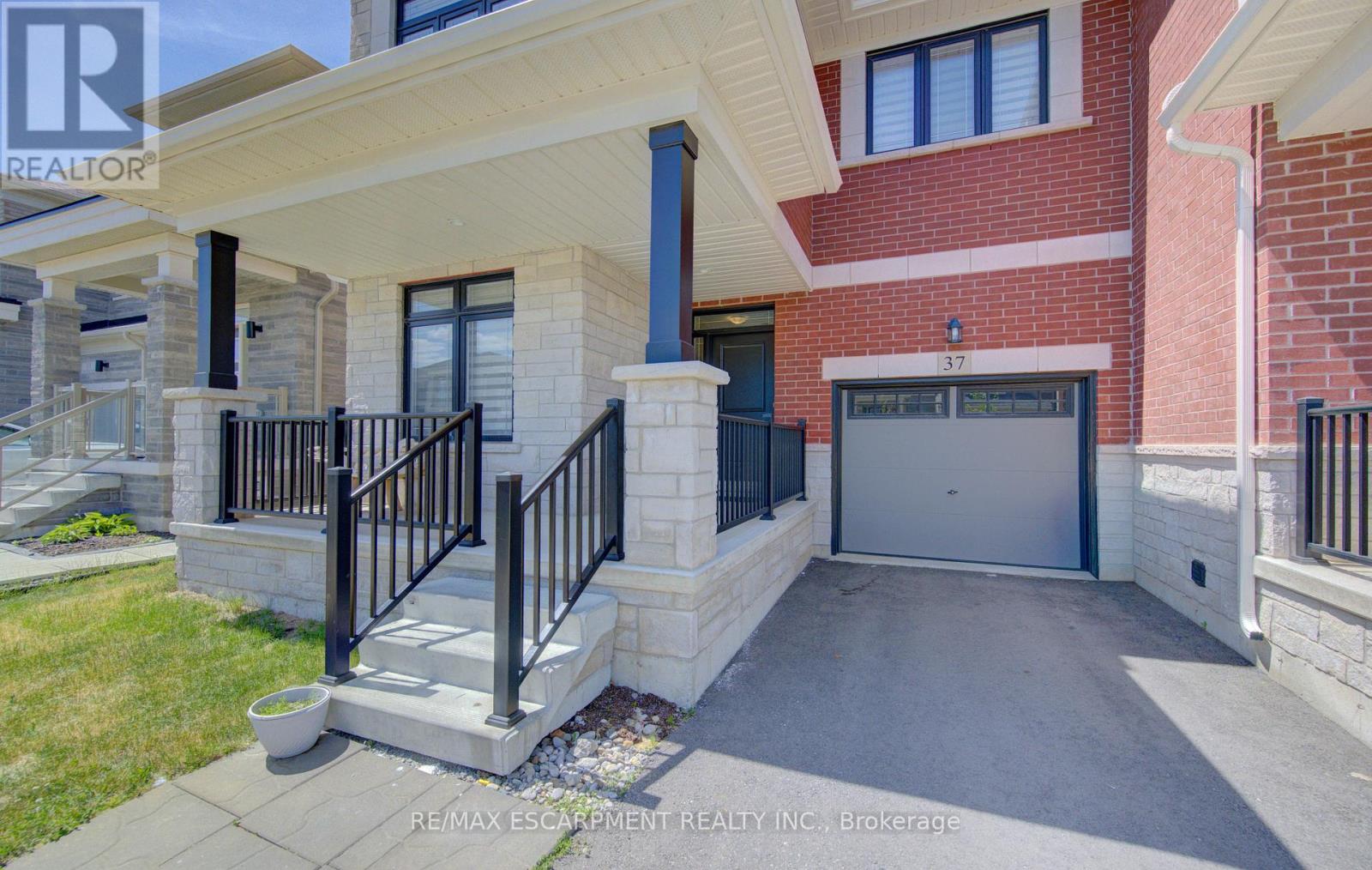 37 Great Falls Boulevard, Hamilton, Ontario  L8B 1X8 - Photo 7 - X13411398