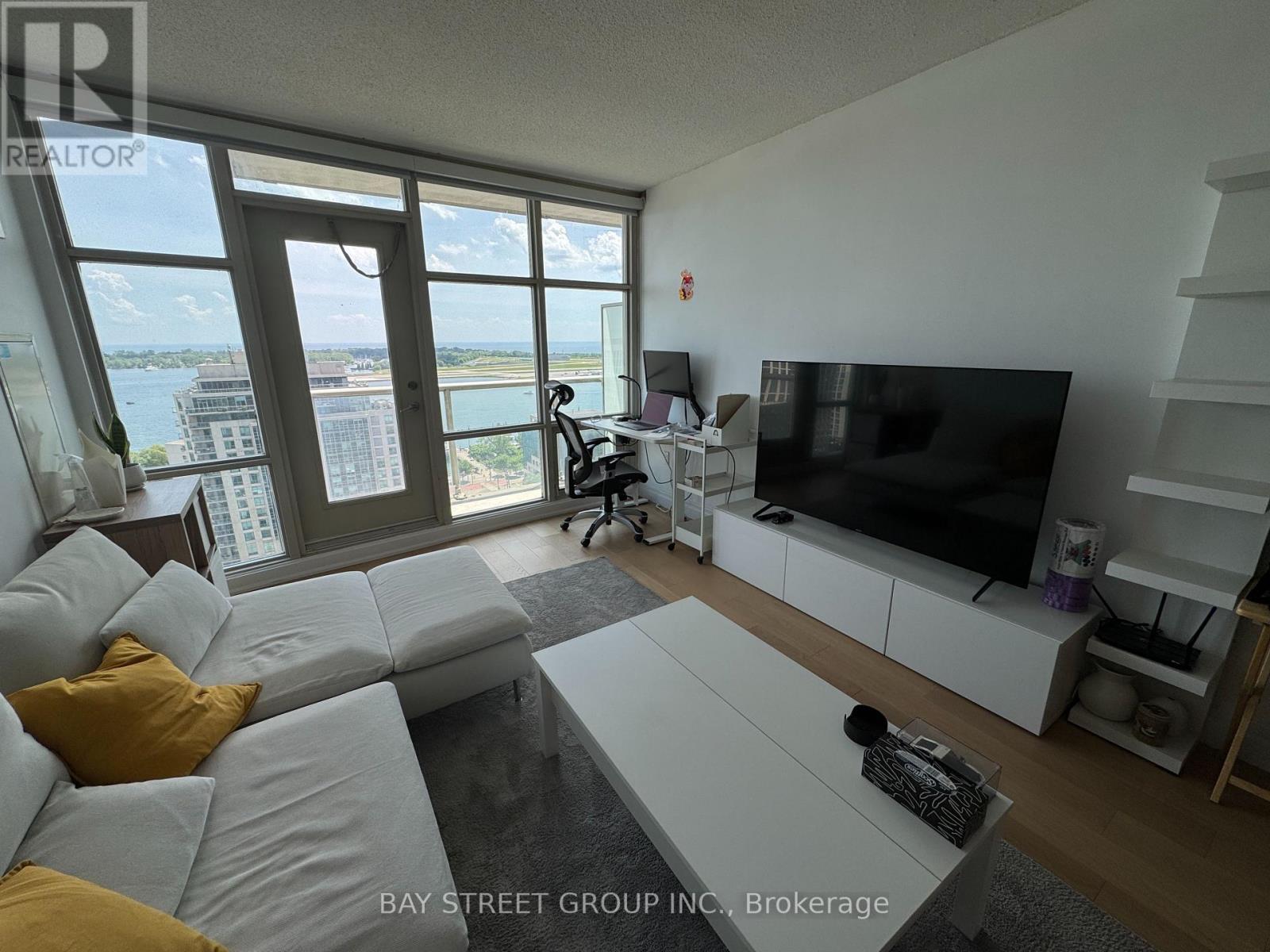 2210 - 35 Mariner Terrace, Toronto, Ontario  M5V 3V9 - Photo 2 - C13411440