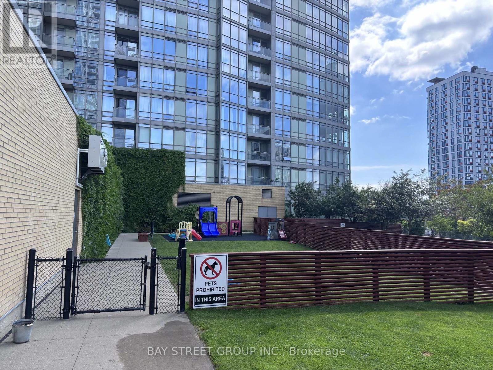 2210 - 35 Mariner Terrace, Toronto, Ontario  M5V 3V9 - Photo 21 - C13411440