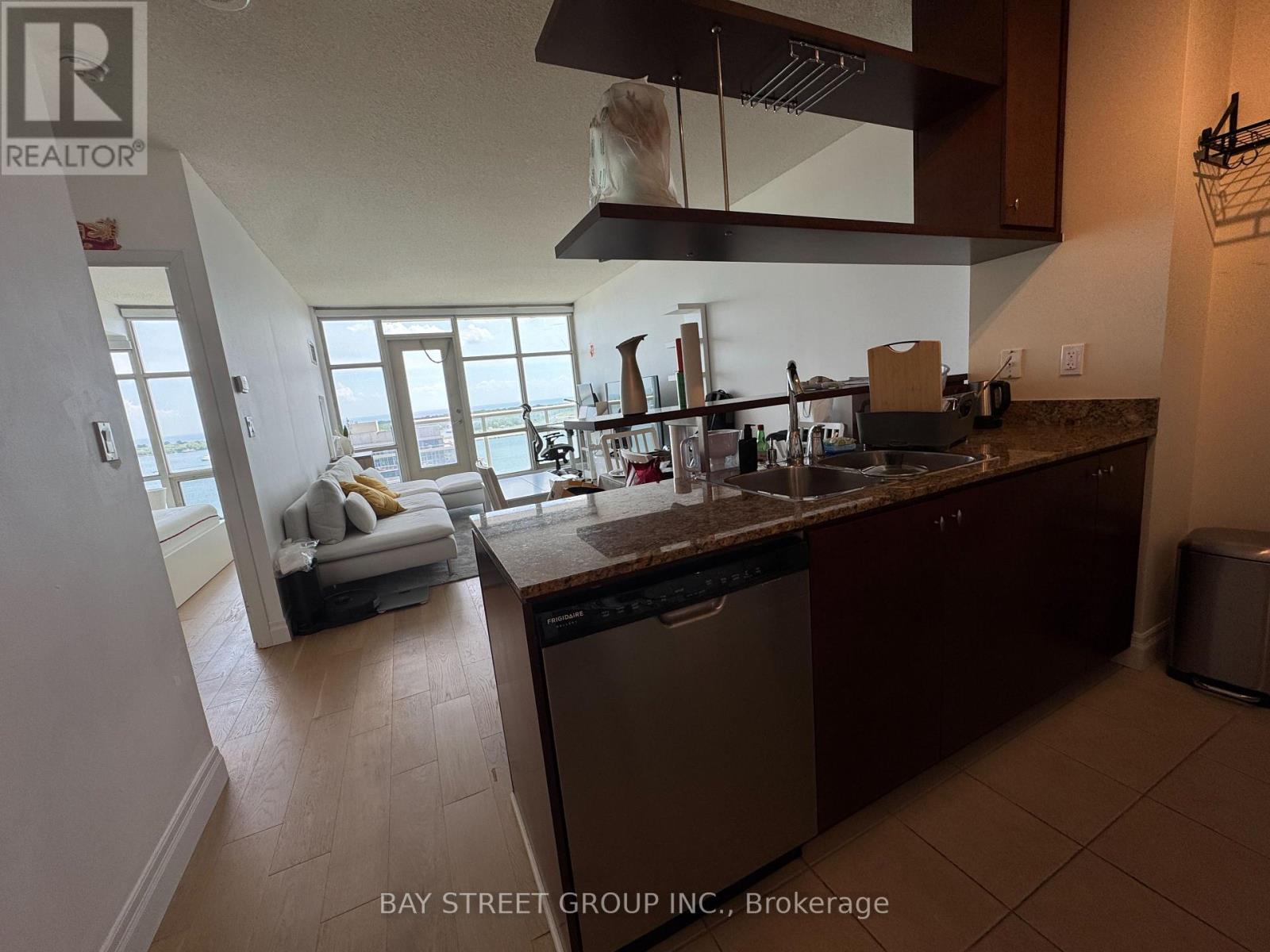2210 - 35 Mariner Terrace, Toronto, Ontario  M5V 3V9 - Photo 5 - C13411440