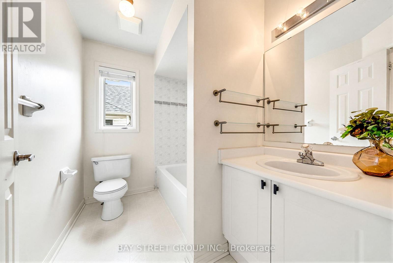 351 Ferndale Drive S, Barrie, Ontario  L4N 9Y6 - Photo 34 - S13411404