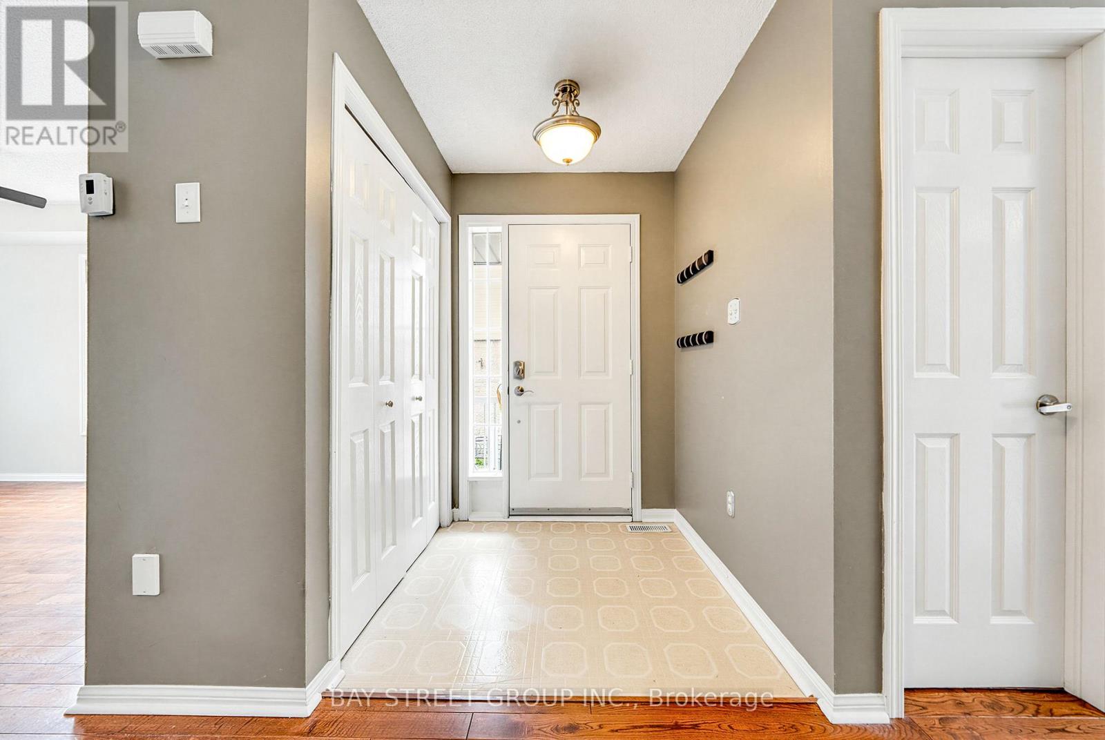 351 Ferndale Drive S, Barrie, Ontario  L4N 9Y6 - Photo 5 - S13411404
