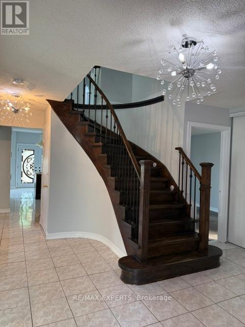 1 Donaldson Drive, Brampton, Ontario  L6Y 3G7 - Photo 4 - W13411416