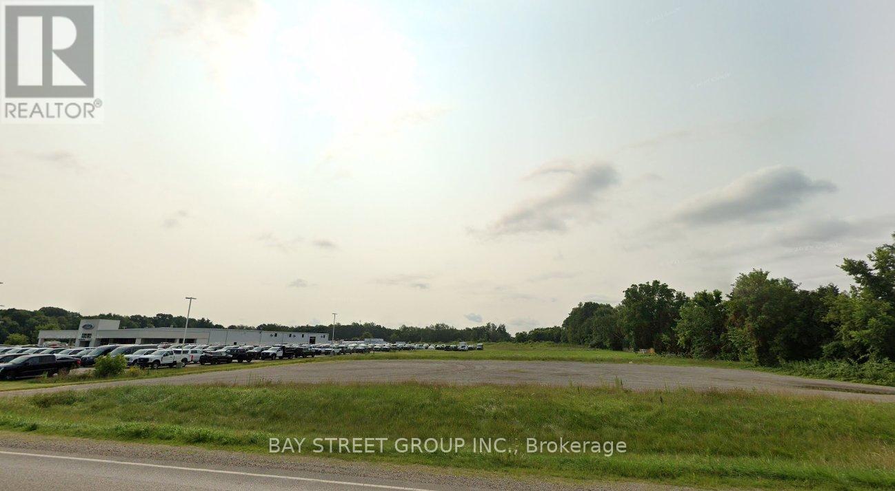 8757 8759 Glendon Drive, Strathroy-Caradoc, Ontario  N0L 1W0 - Photo 4 - X13411446