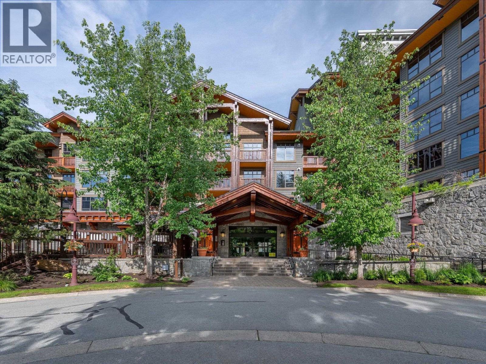 221 2202 Gondola Way, Whistler, British Columbia  V8E 0M7 - Photo 2 - R3074611