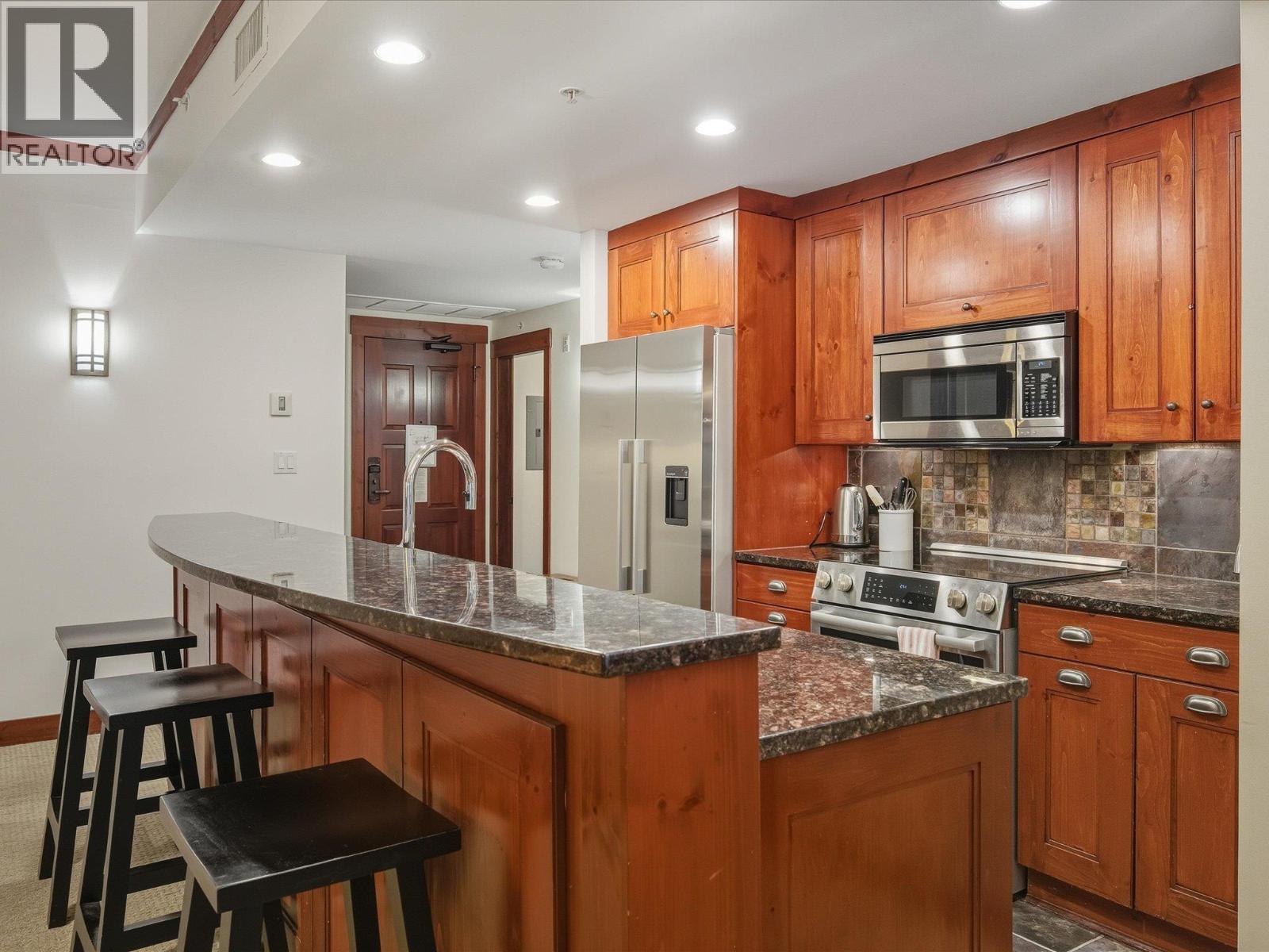 221 2202 Gondola Way, Whistler, British Columbia  V8E 0M7 - Photo 5 - R3074611
