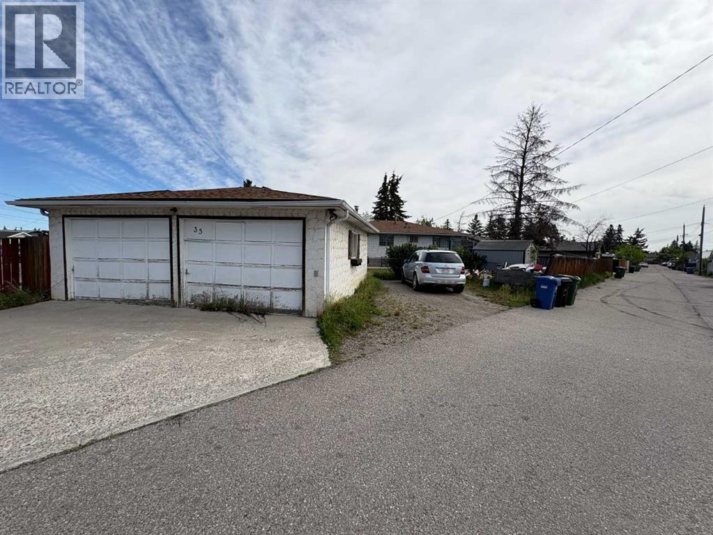 35 Penworth Place Se, Calgary, Alberta  T2A 4G4 - Photo 3 - A2288575