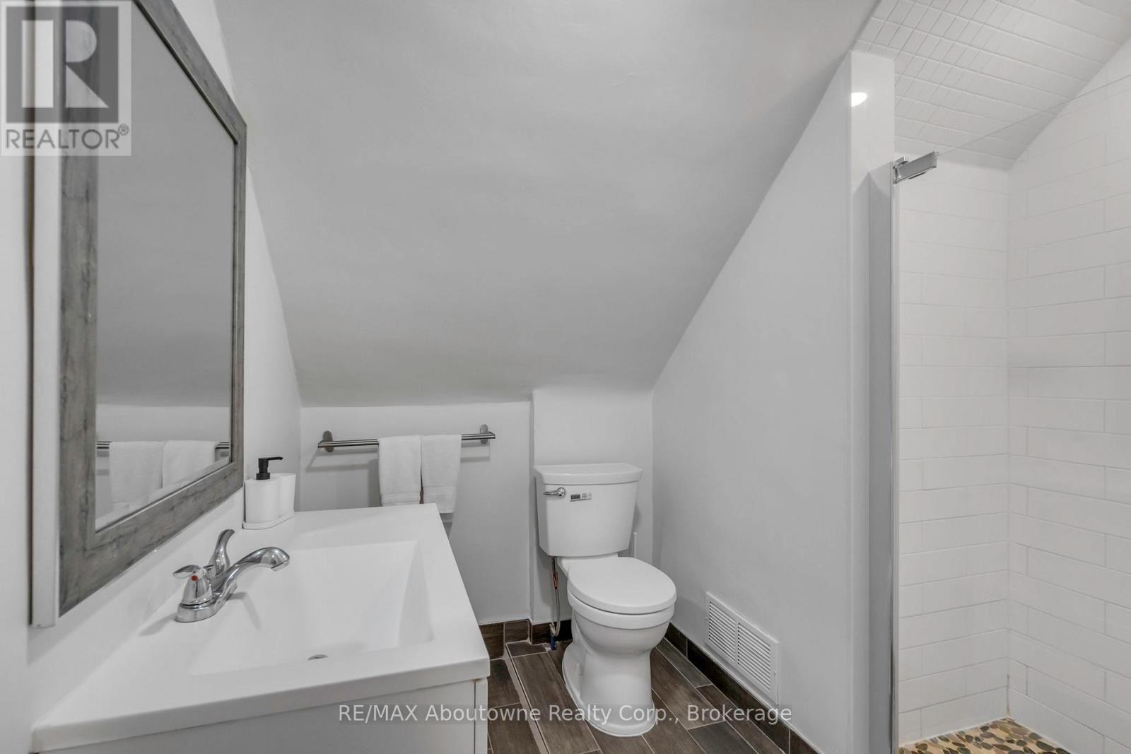 5111 Kitchener Street, Niagara Falls, Ontario  L2G 1B1 - Photo 21 - X13411486