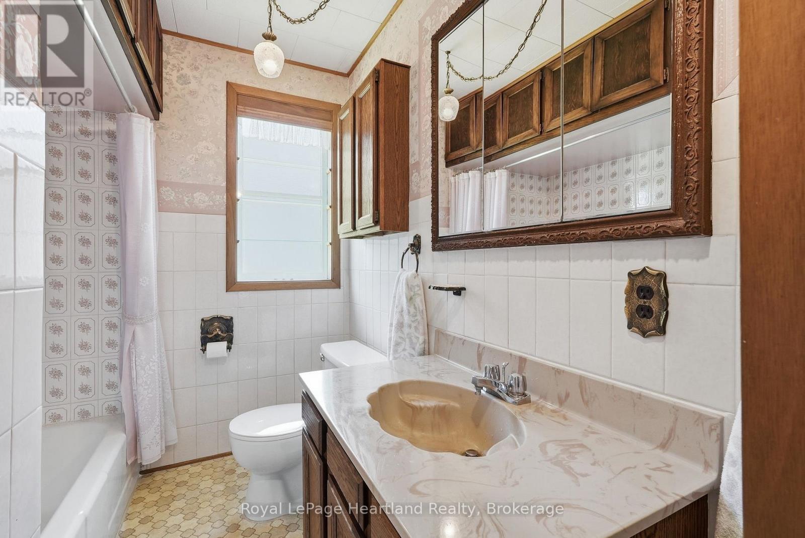 81 Catherine Street, North Huron, Ontario  N0G 2W0 - Photo 12 - X13411498