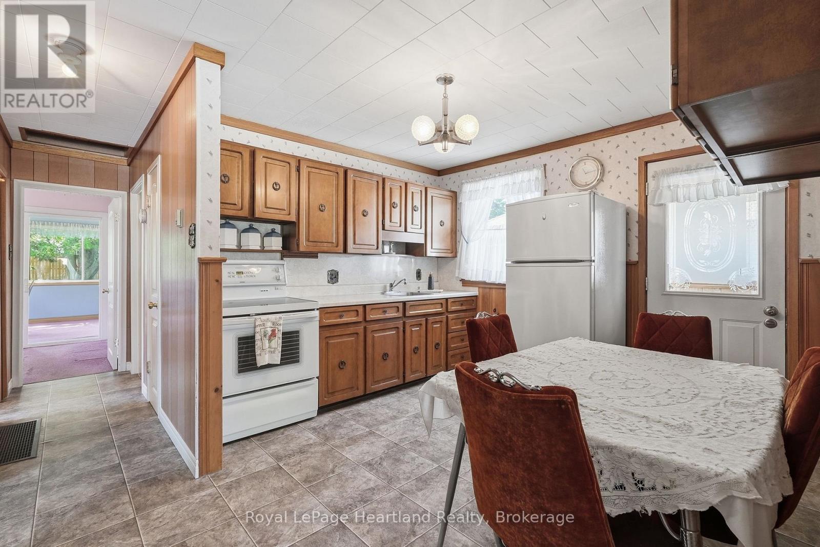 81 Catherine Street, North Huron, Ontario  N0G 2W0 - Photo 7 - X13411498