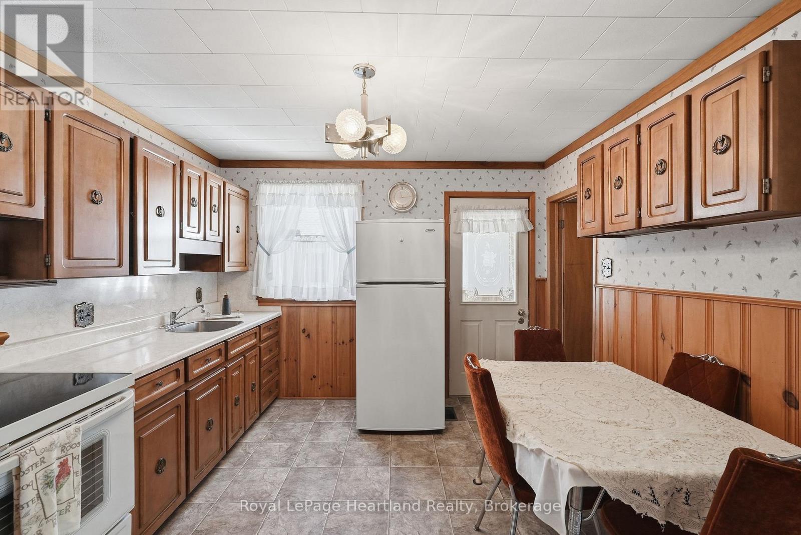 81 Catherine Street, North Huron, Ontario  N0G 2W0 - Photo 8 - X13411498