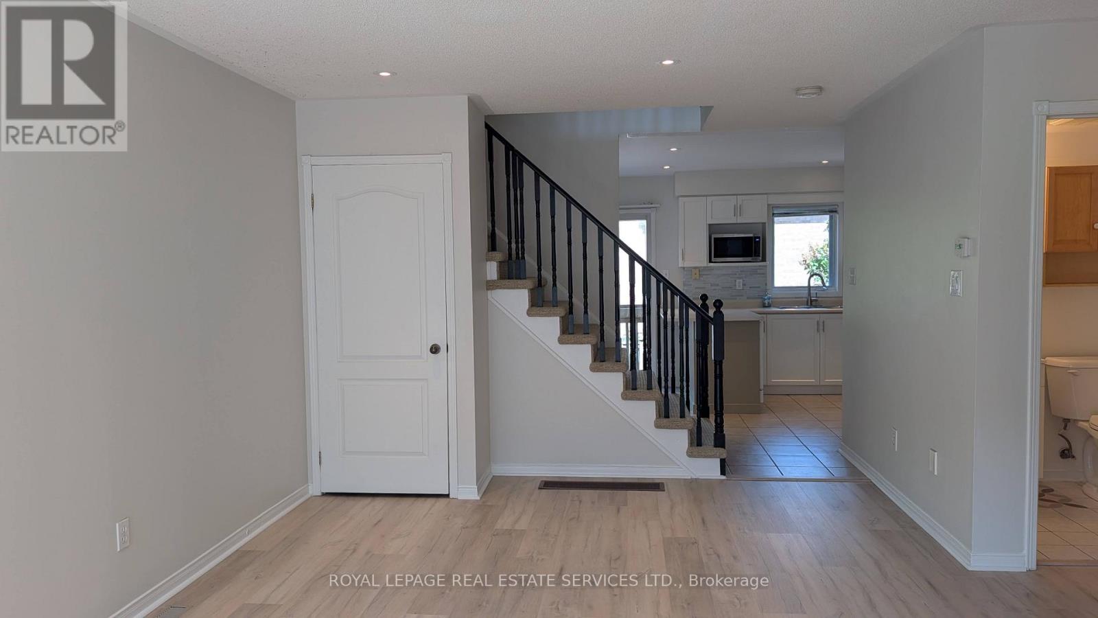 2 - 19 Skeens Lane, Toronto, Ontario  M8W 4Z5 - Photo 7 - W13410466