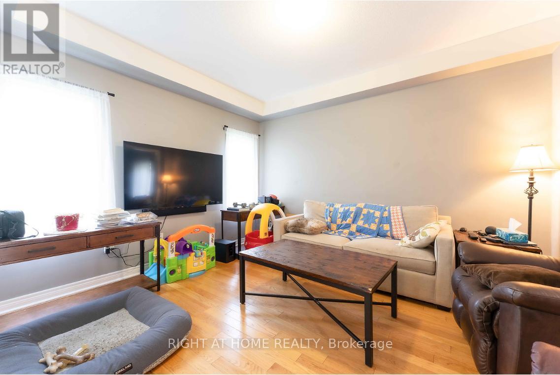 42 Forsyth Crescent, Barrie, Ontario  L4N 7T4 - Photo 4 - S13411512