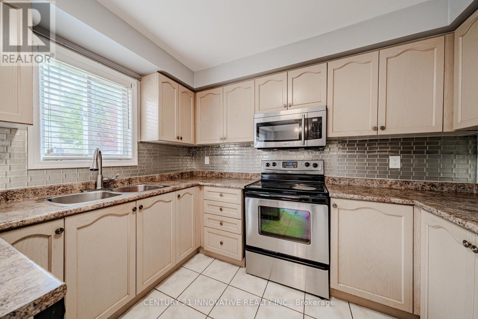 Upper - 28 Samandria Avenue, Whitby, Ontario  L1R 2Z7 - Photo 18 - E13411524
