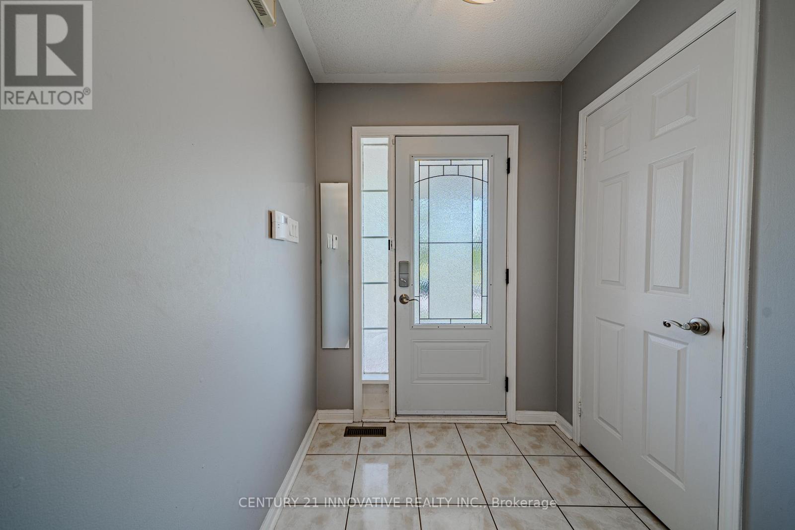 Upper - 28 Samandria Avenue, Whitby, Ontario  L1R 2Z7 - Photo 7 - E13411524