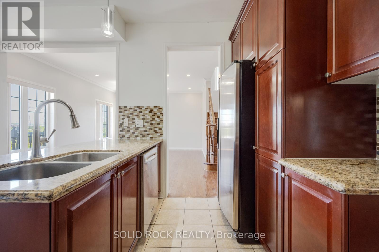 15 Roundstone Drive, Brampton, Ontario  L6X 0K7 - Photo 11 - W13411532