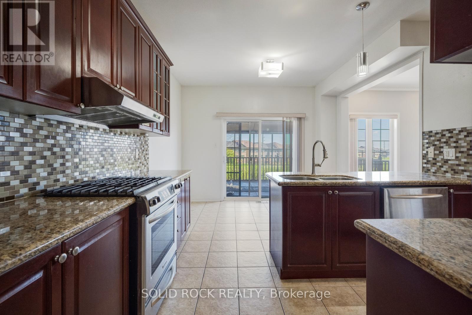 15 Roundstone Drive, Brampton, Ontario  L6X 0K7 - Photo 12 - W13411532