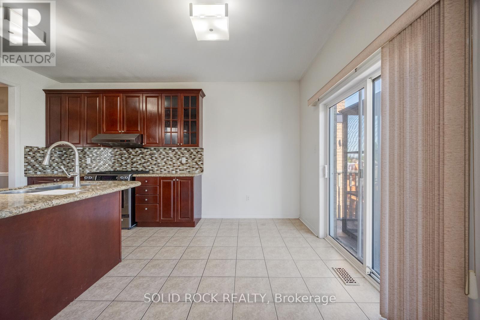 15 Roundstone Drive, Brampton, Ontario  L6X 0K7 - Photo 13 - W13411532