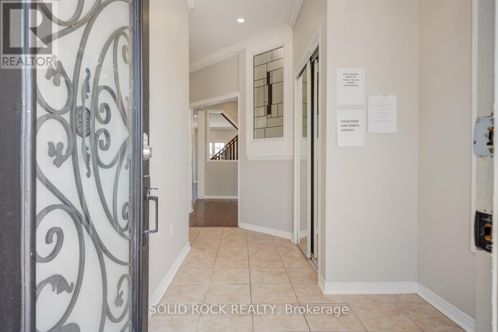 15 Roundstone Drive, Brampton, Ontario  L6X 0K7 - Photo 3 - W13411532