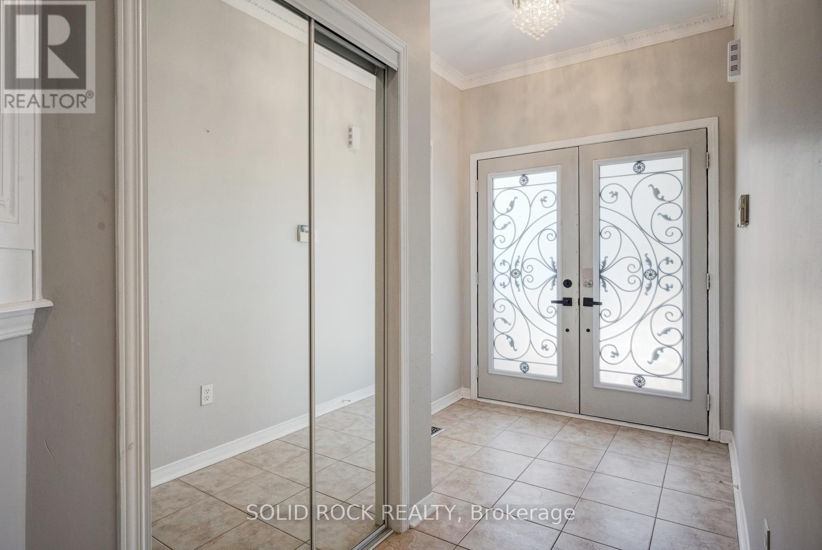 15 Roundstone Drive, Brampton, Ontario  L6X 0K7 - Photo 4 - W13411532
