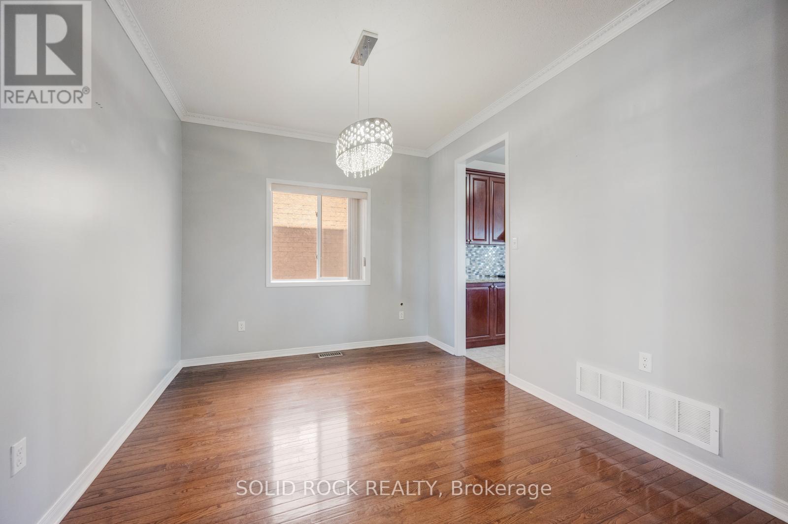15 Roundstone Drive, Brampton, Ontario  L6X 0K7 - Photo 8 - W13411532