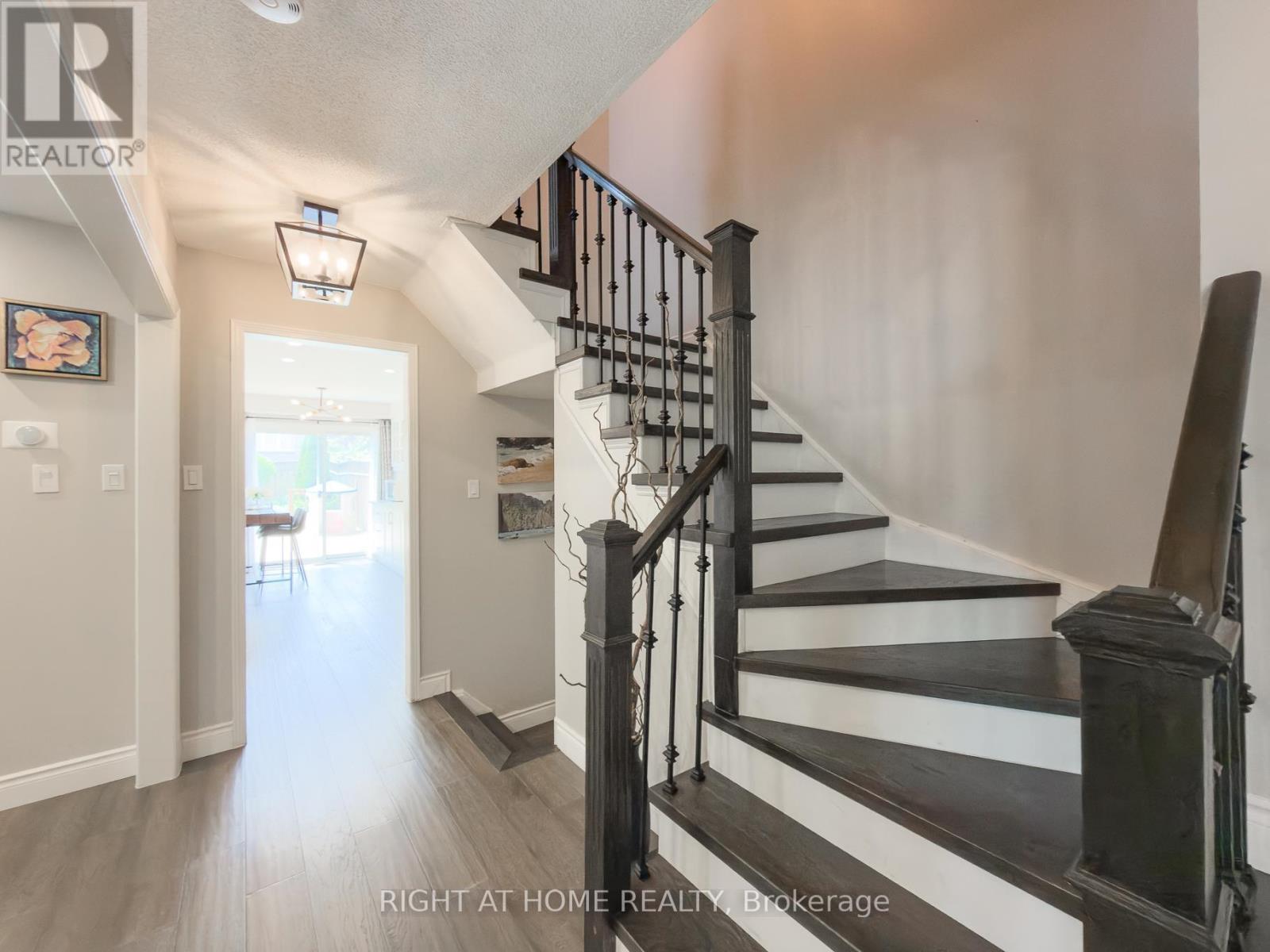 93 Townley Crescent, Brampton, Ontario  L6Z 4T1 - Photo 5 - W13411536