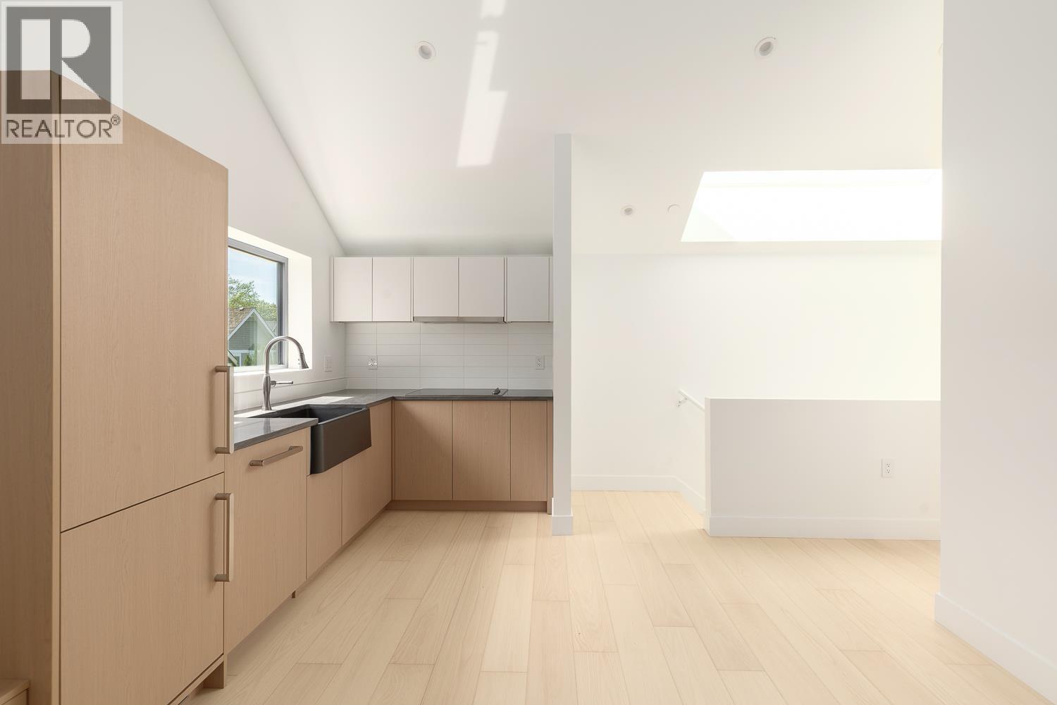 22 W 14th Avenue, Vancouver, British Columbia  V0V 0V0 - Photo 3 - R3090607