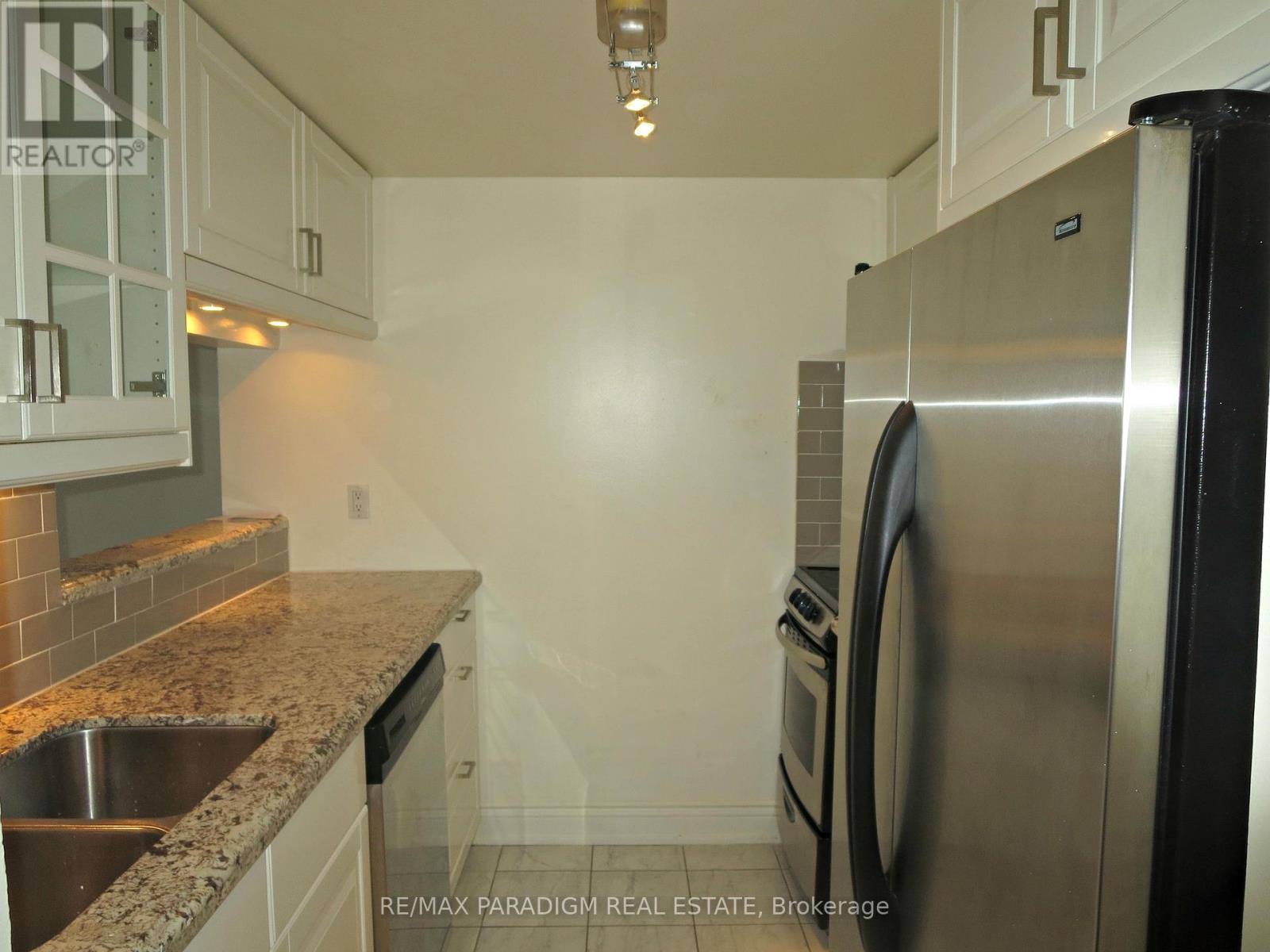 1903 - 717 Bay Street, Toronto, Ontario  M5G 2J9 - Photo 13 - C13411556
