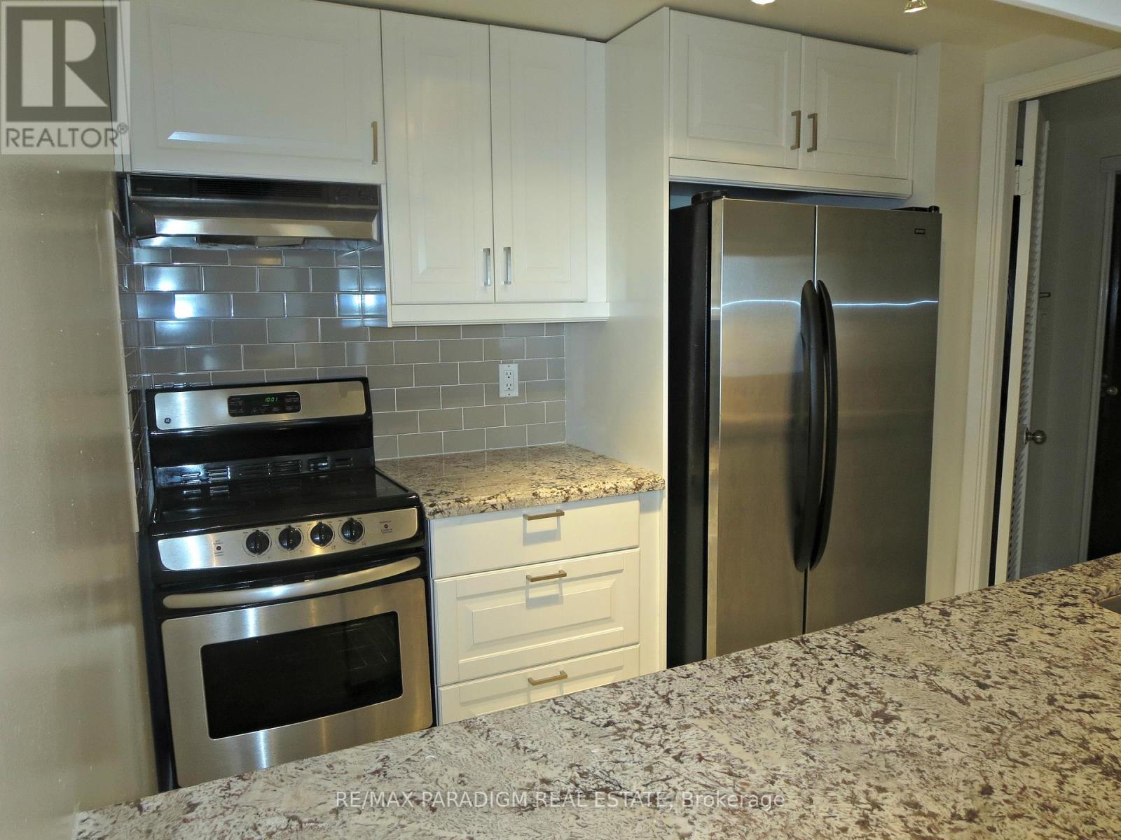 1903 - 717 Bay Street, Toronto, Ontario  M5G 2J9 - Photo 14 - C13411556