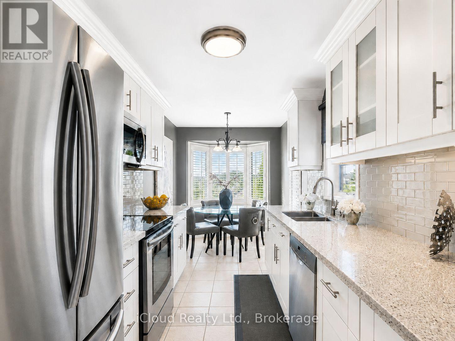 629 Angela Court, Burlington, Ontario  L7L 7A4 - Photo 3 - W13411562