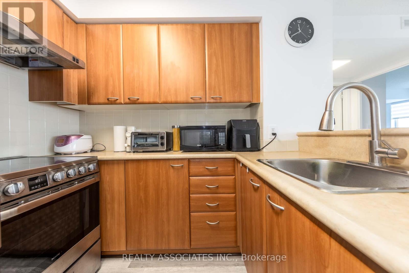 2501 - 36 Lee Centre Drive, Toronto, Ontario  M1H 3K2 - Photo 6 - E13411570