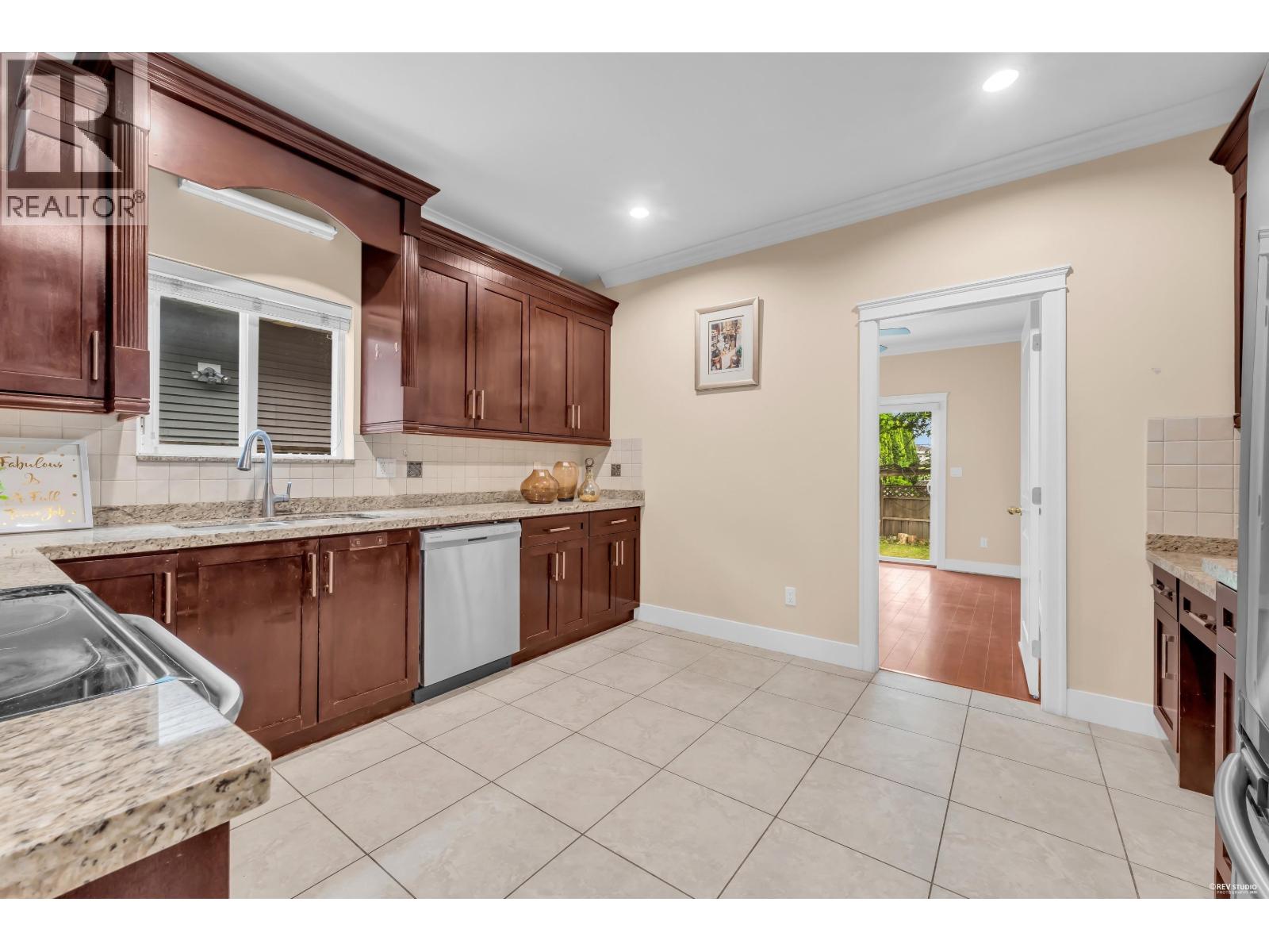 5880 Irmin Street, Burnaby, British Columbia  V5J 1Y9 - Photo 12 - R3115432