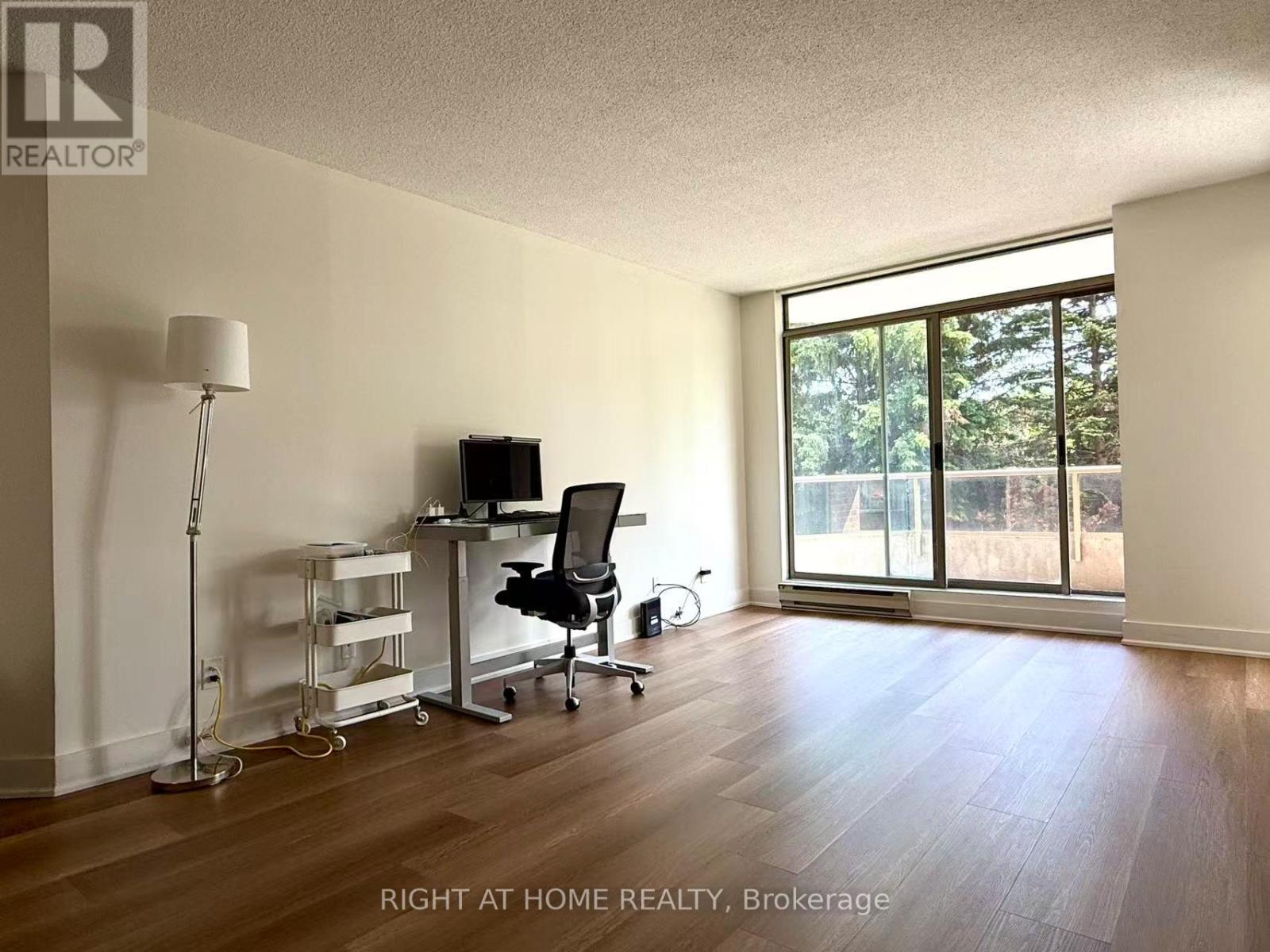 301 - 1901 Pilgrims Way, Oakville, Ontario  L6M 2W9 - Photo 3 - W13411156