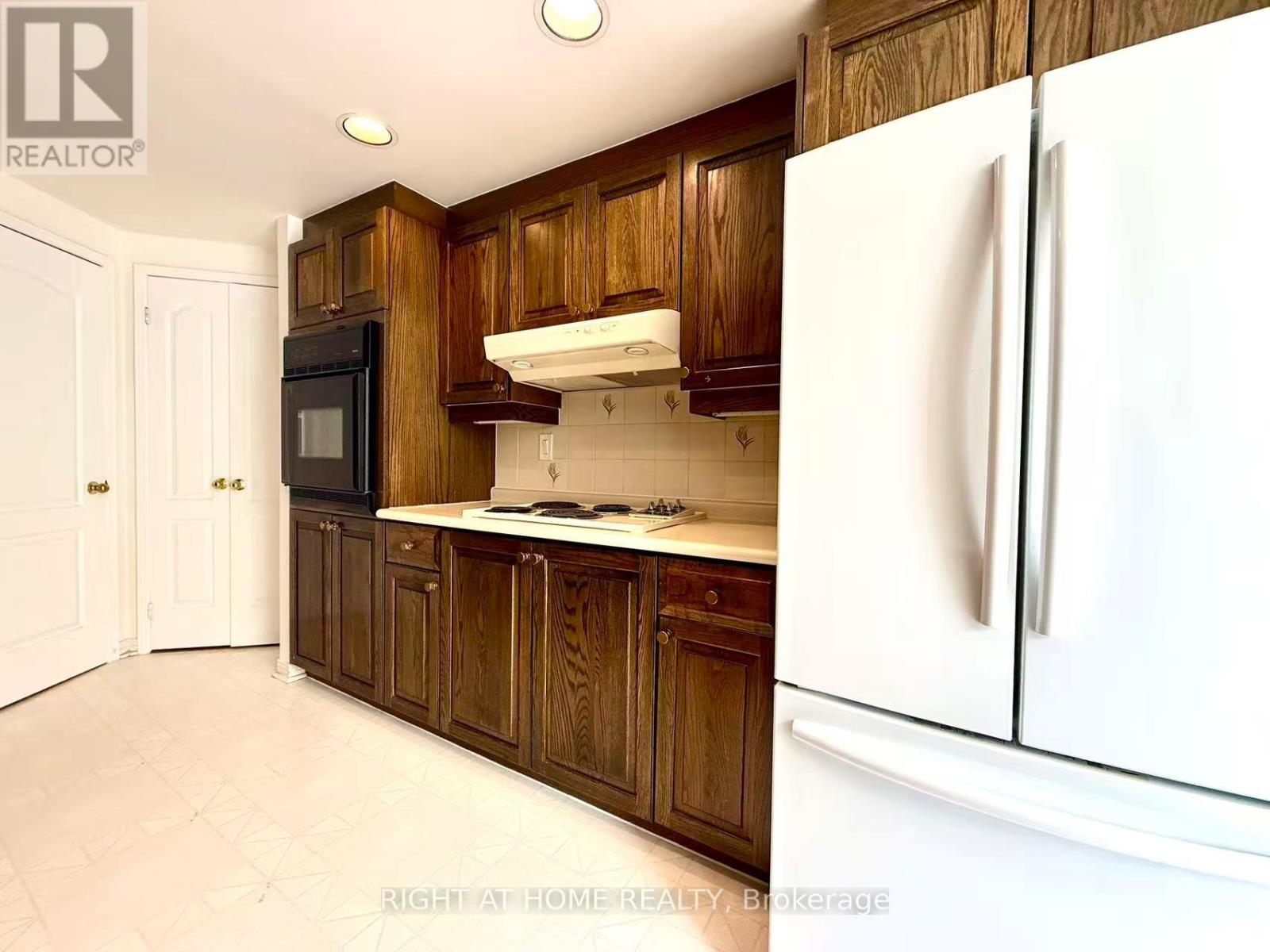 301 - 1901 Pilgrims Way, Oakville, Ontario  L6M 2W9 - Photo 14 - W13411156
