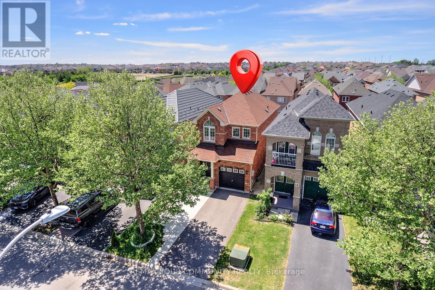 42 Laramie Crescent, Vaughan, Ontario  L6A 0P8 - Photo 2 - N13411592