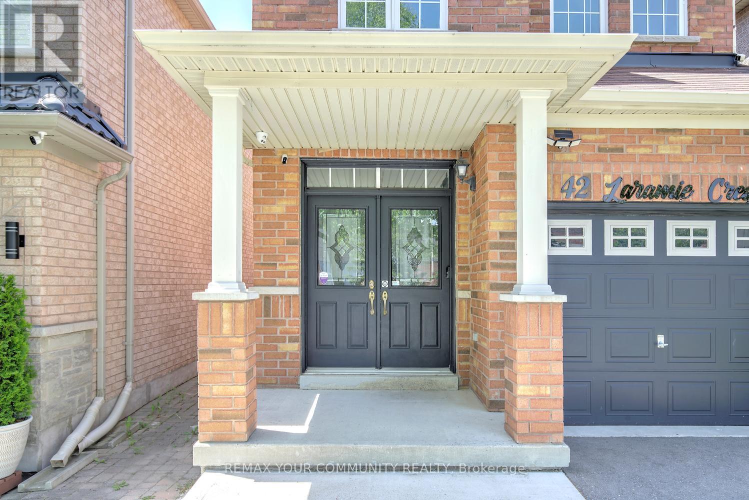 42 Laramie Crescent, Vaughan, Ontario  L6A 0P8 - Photo 3 - N13411592