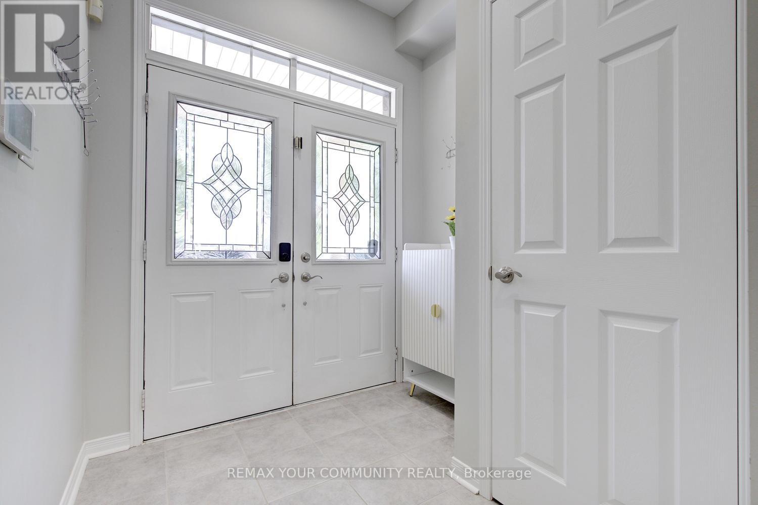 42 Laramie Crescent, Vaughan, Ontario  L6A 0P8 - Photo 4 - N13411592