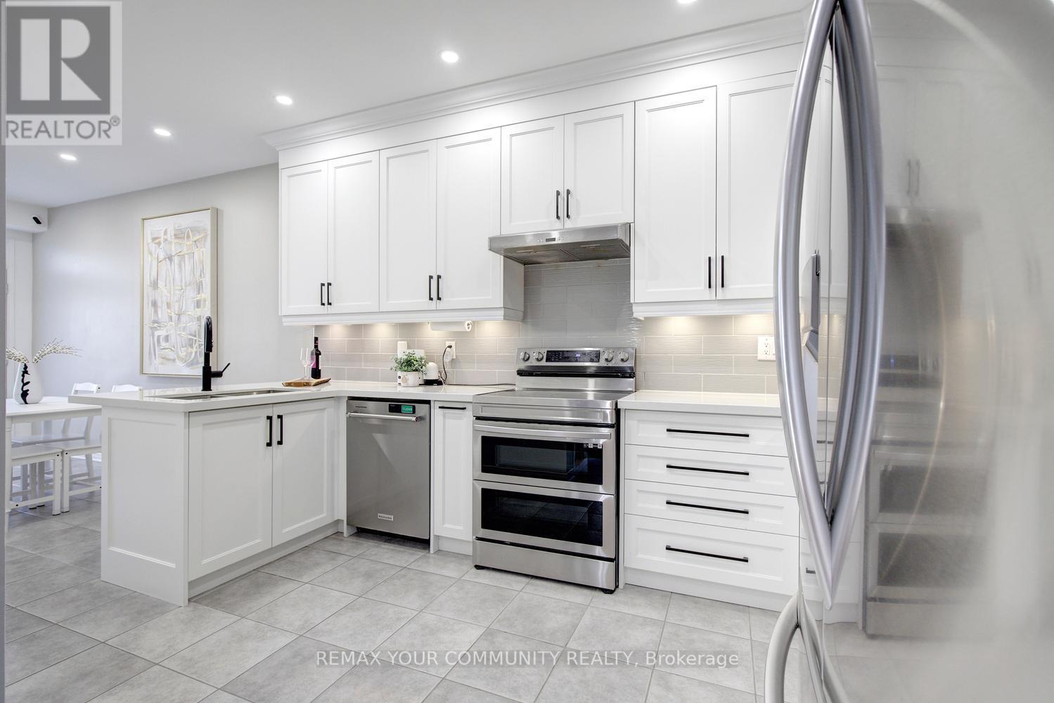 42 Laramie Crescent, Vaughan, Ontario  L6A 0P8 - Photo 5 - N13411592