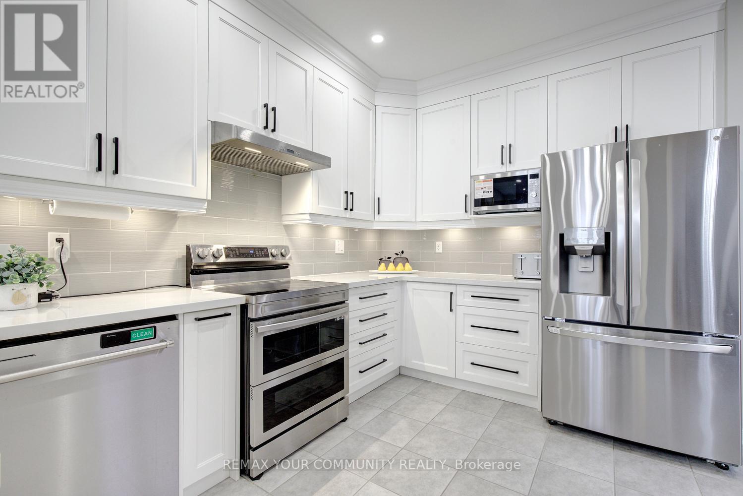 42 Laramie Crescent, Vaughan, Ontario  L6A 0P8 - Photo 6 - N13411592