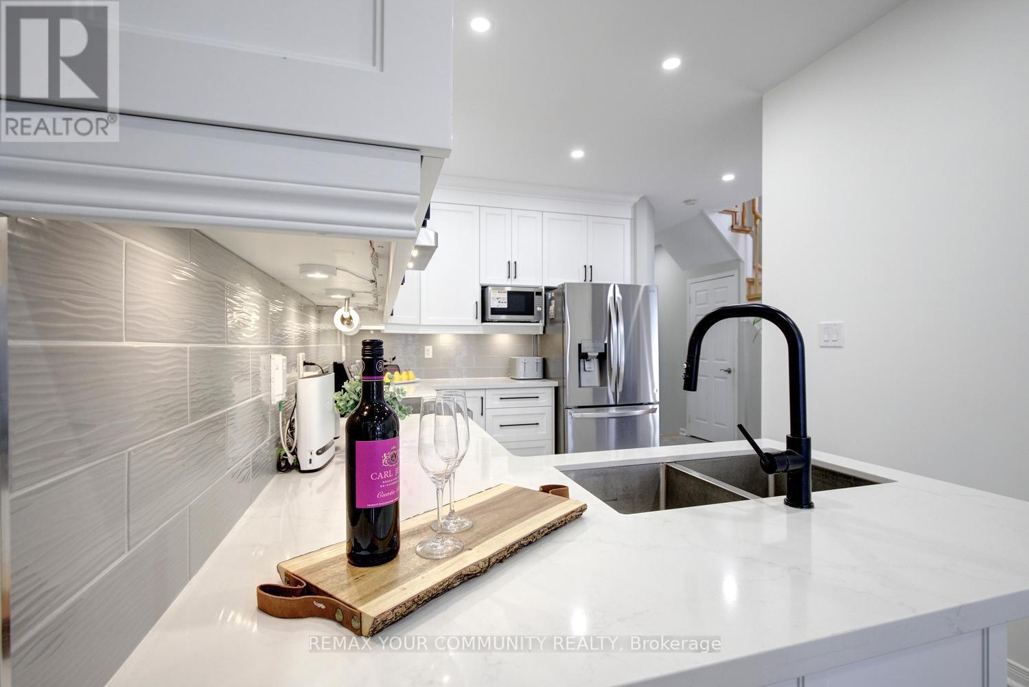 42 Laramie Crescent, Vaughan, Ontario  L6A 0P8 - Photo 8 - N13411592