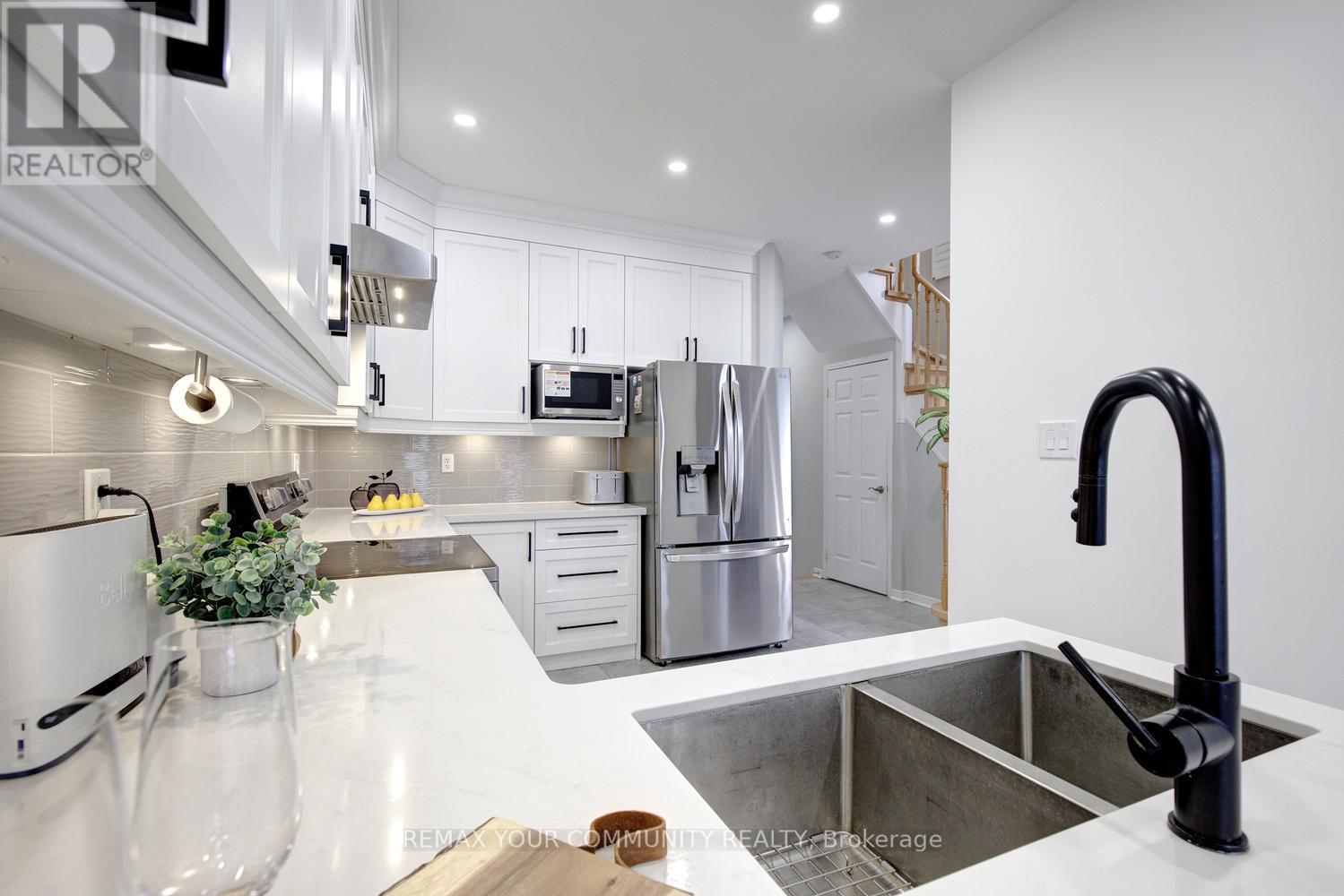42 Laramie Crescent, Vaughan, Ontario  L6A 0P8 - Photo 9 - N13411592