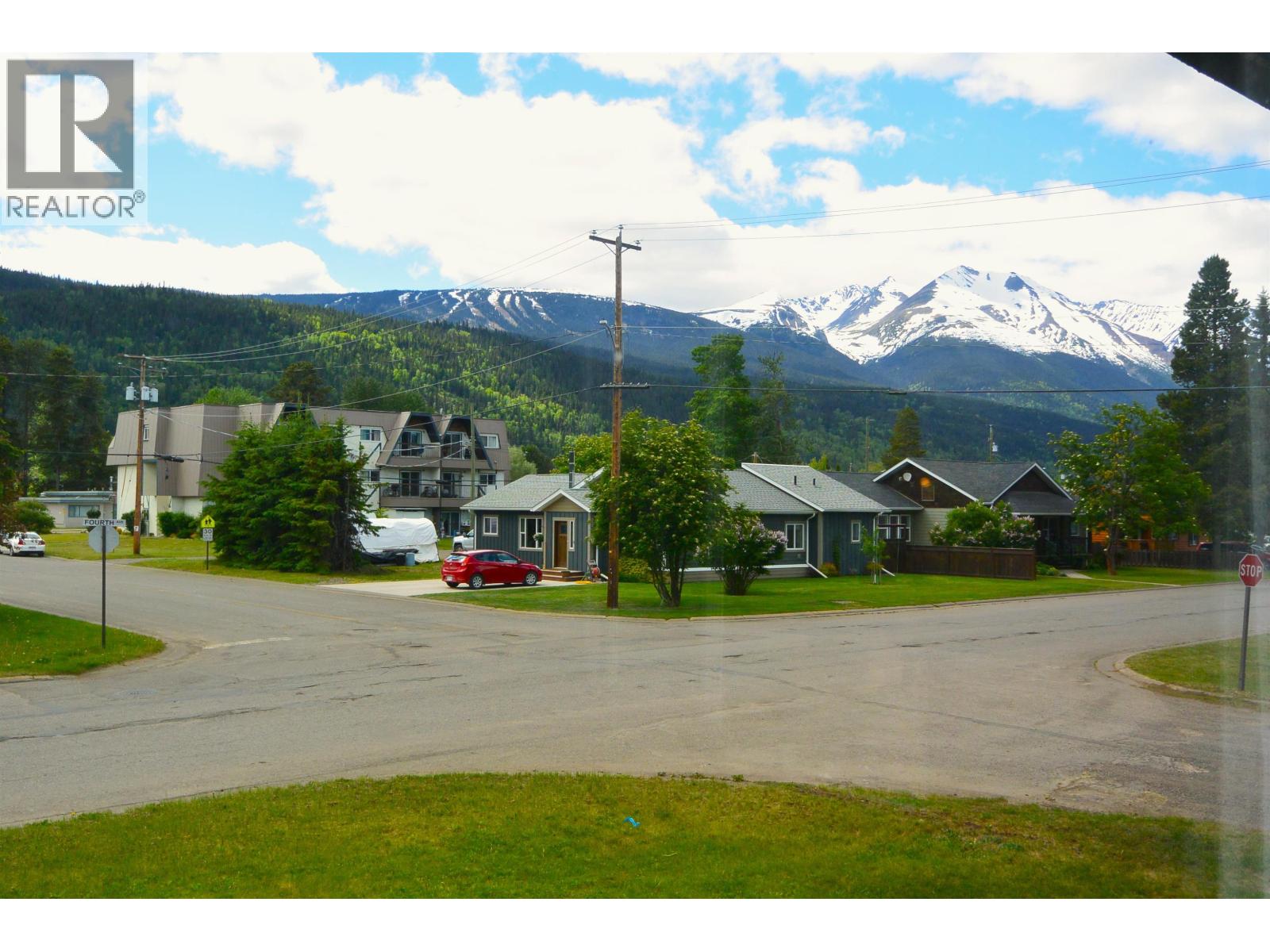 3592 Fourth Avenue, Smithers, British Columbia  V0J 2N0 - Photo 3 - R3133113